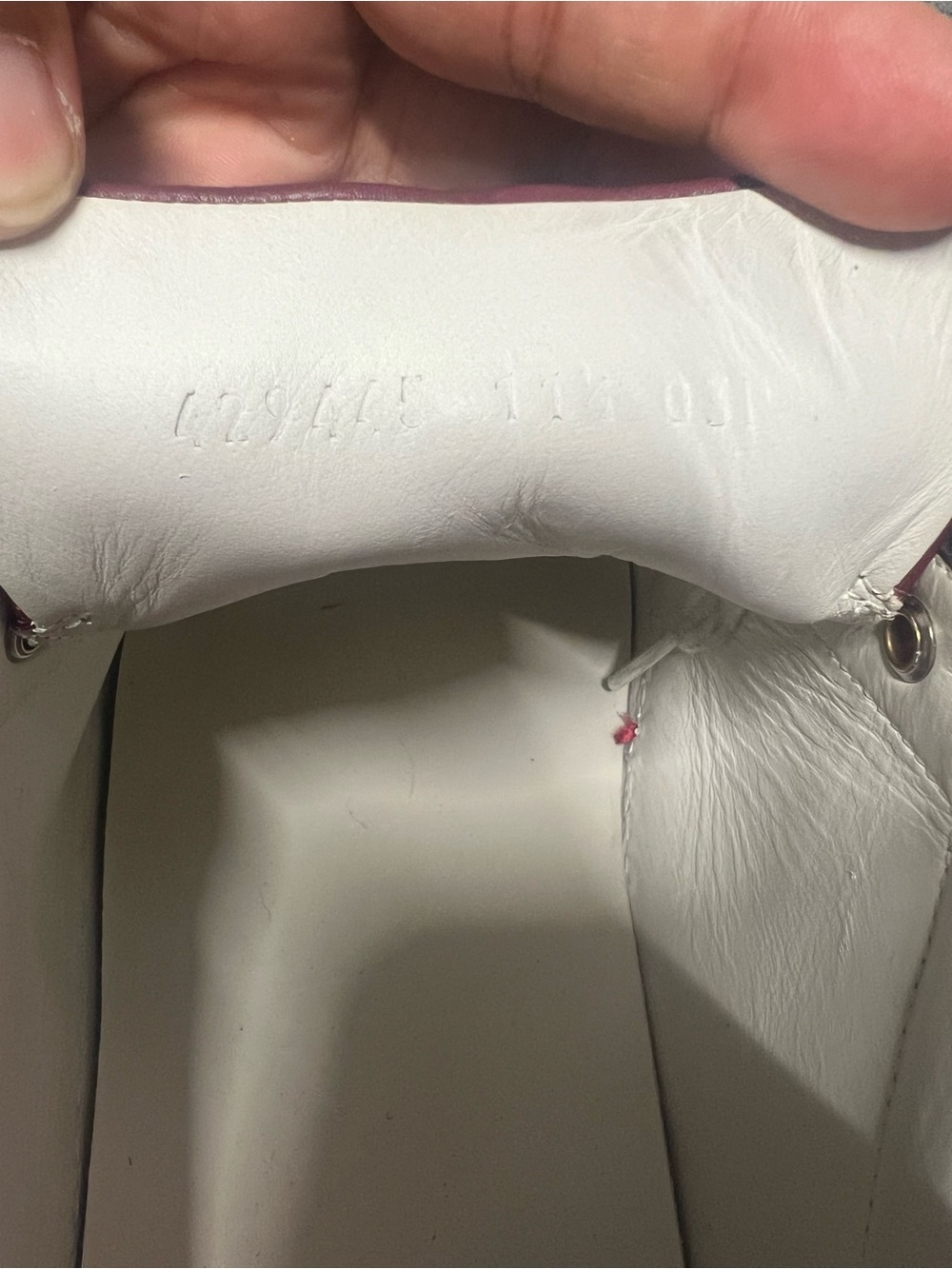 Gucci Beige GG Supreme Low-Top Sneakers with Red Trim - Picture 5 of 6